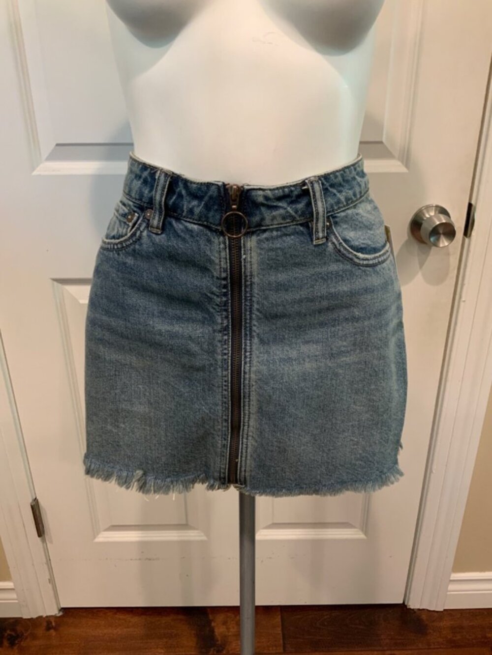 Hudson Lulu Blue Medium Wash Denim Pencil Mini Skirt, Size 25 (US)